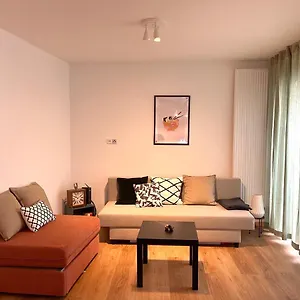 Modernes Origami Maisonette-apartment Mit Terrasse In Zentrum Deutschland